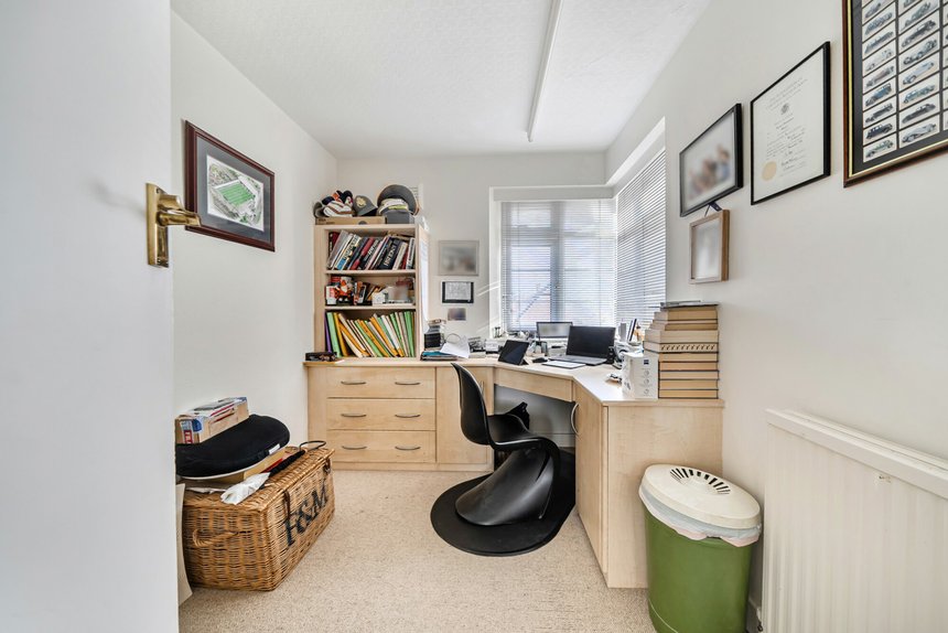 under offer thornton grove london 41798 - Gibbs Gillespie