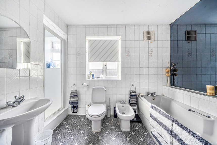 under offer thornton grove london 41798 - Gibbs Gillespie