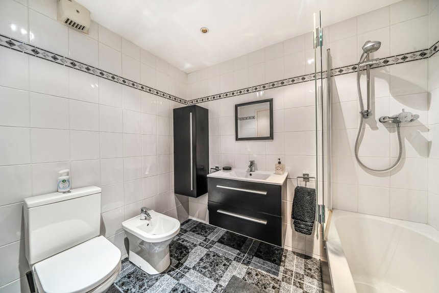 under offer thornton grove london 41798 - Gibbs Gillespie