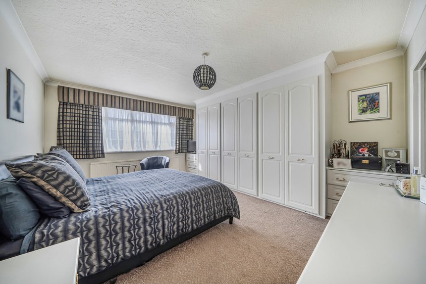 under offer thornton grove london 41798 - Gibbs Gillespie