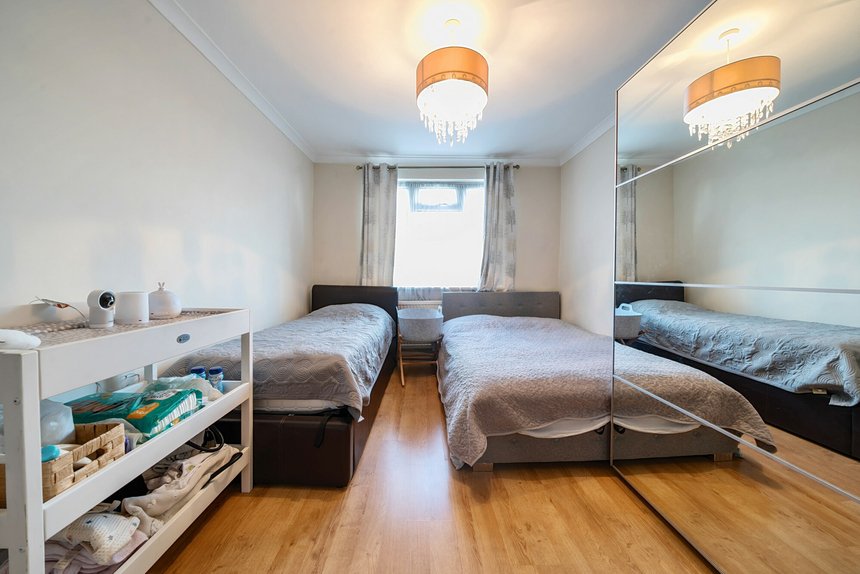 under offer pole hill road london 41879 - Gibbs Gillespie