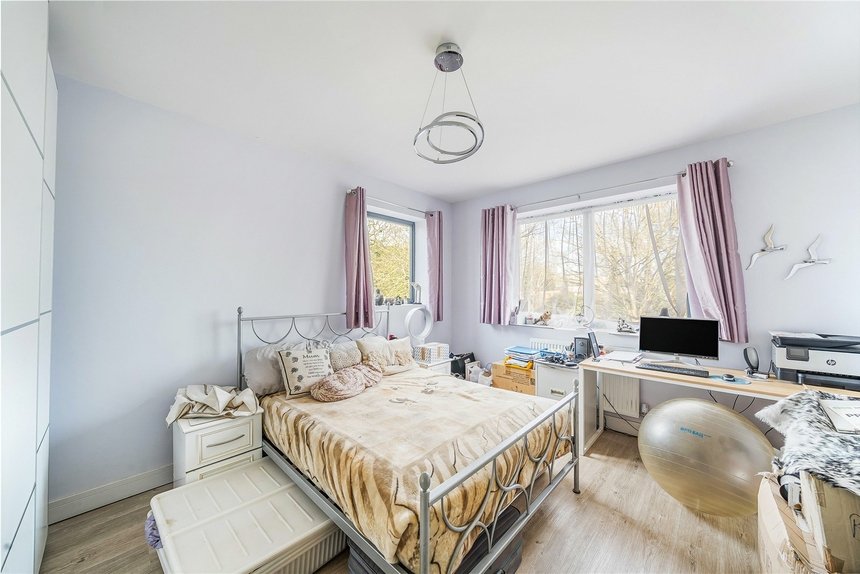 for sale edgwarebury lane london 42220 - Gibbs Gillespie