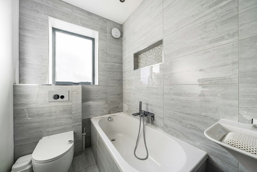 for sale edgwarebury lane london 42220 - Gibbs Gillespie