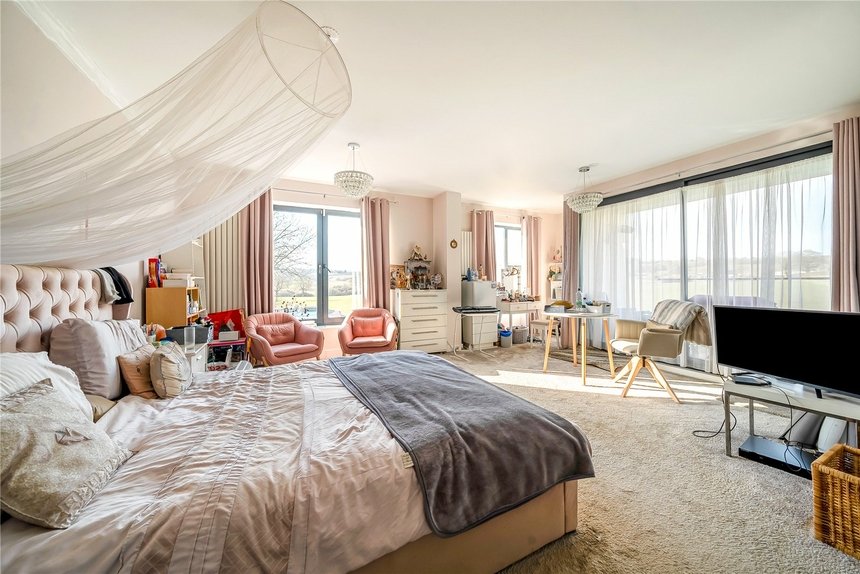 for sale edgwarebury lane london 42220 - Gibbs Gillespie