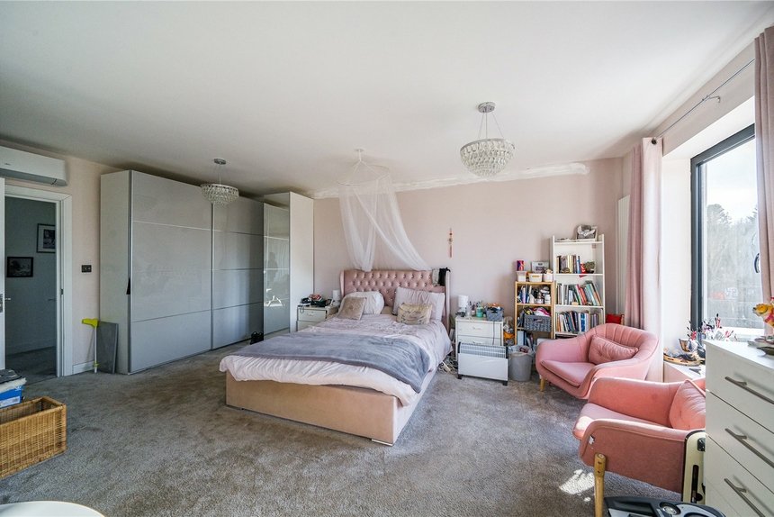 for sale edgwarebury lane london 42220 - Gibbs Gillespie