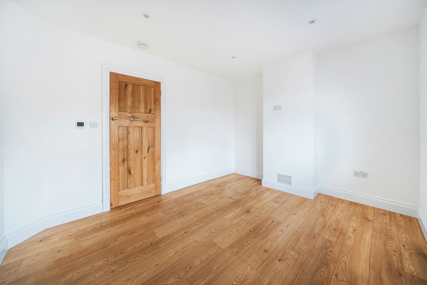 for sale morten gardens london 42304 - Gibbs Gillespie