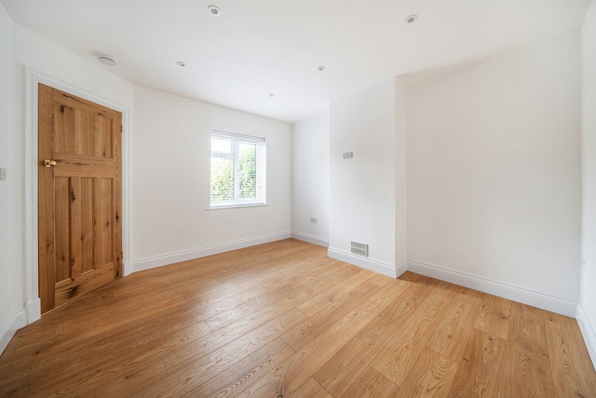 for sale morten gardens london 42304 - Gibbs Gillespie