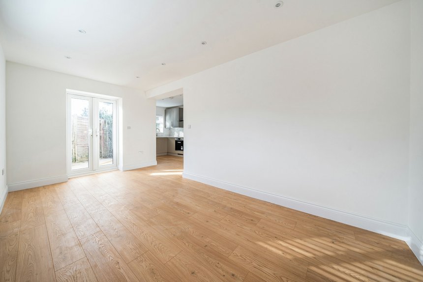 for sale morten gardens london 42304 - Gibbs Gillespie