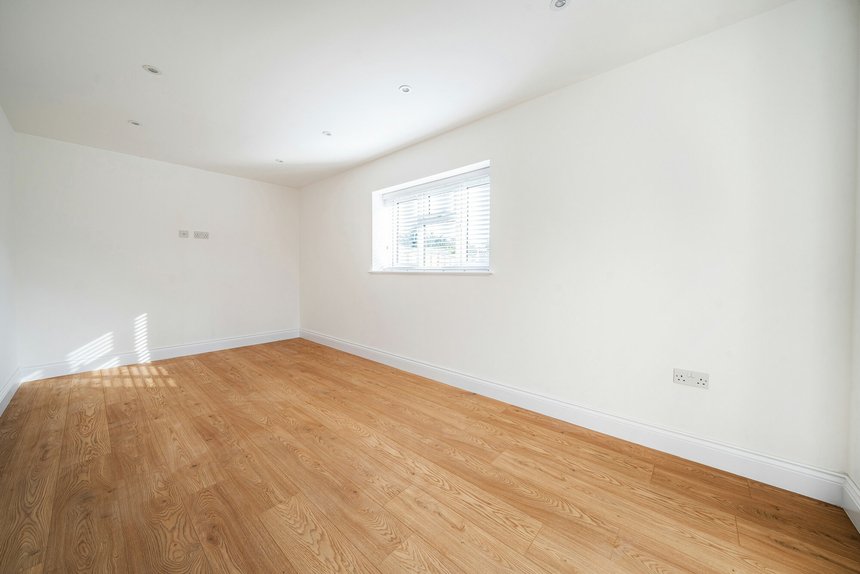for sale morten gardens london 42304 - Gibbs Gillespie