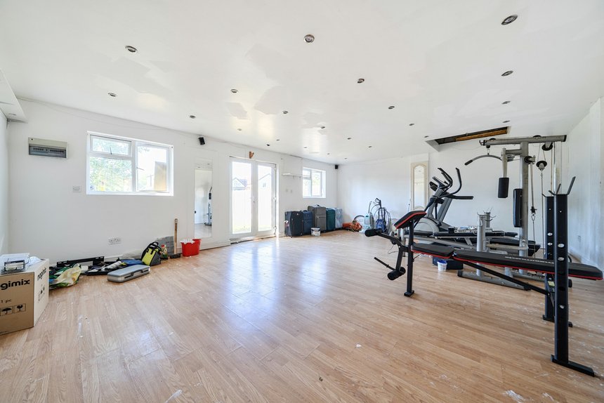 for sale nicholls avenue london 424 - Gibbs Gillespie