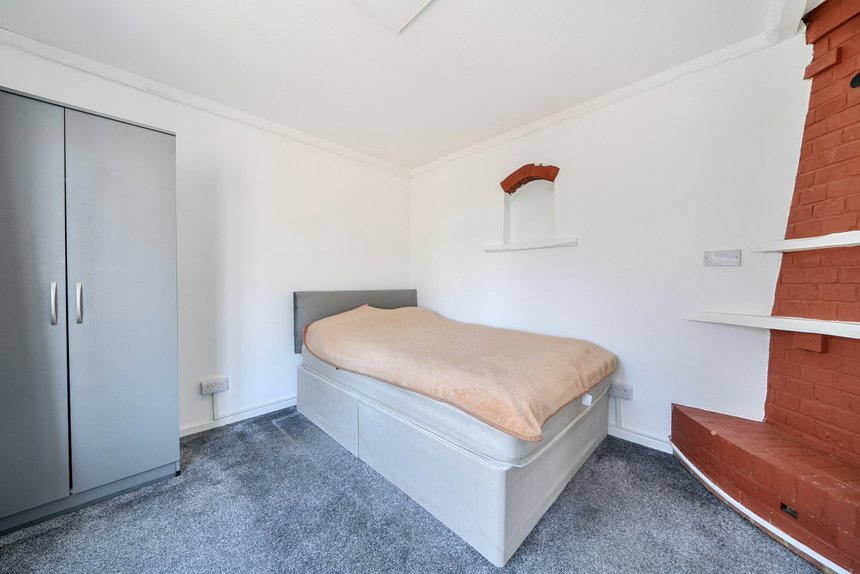 for sale nicholls avenue london 424 - Gibbs Gillespie