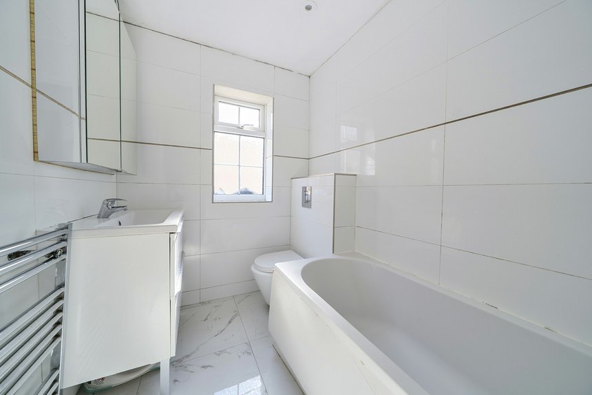 for sale nicholls avenue london 424 - Gibbs Gillespie