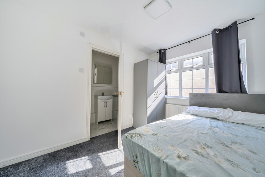 for sale nicholls avenue london 424 - Gibbs Gillespie