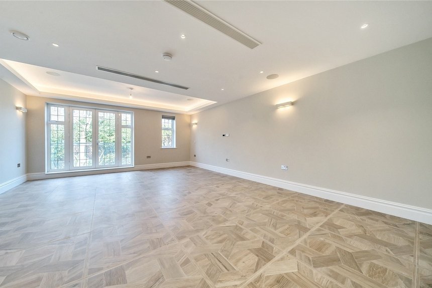 for sale 8, birchwood house london 42579 - Gibbs Gillespie
