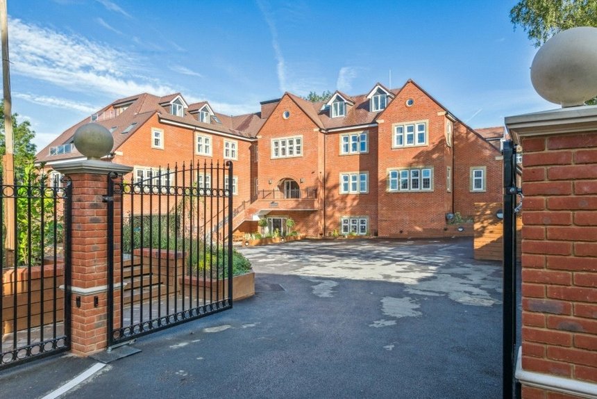 for sale 8, birchwood house london 42579 - Gibbs Gillespie