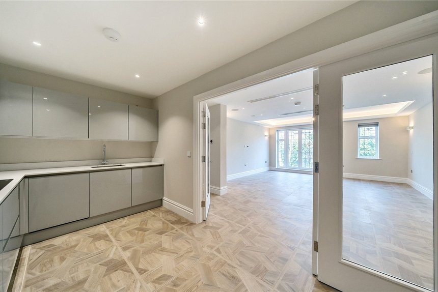 for sale 8, birchwood house london 42579 - Gibbs Gillespie
