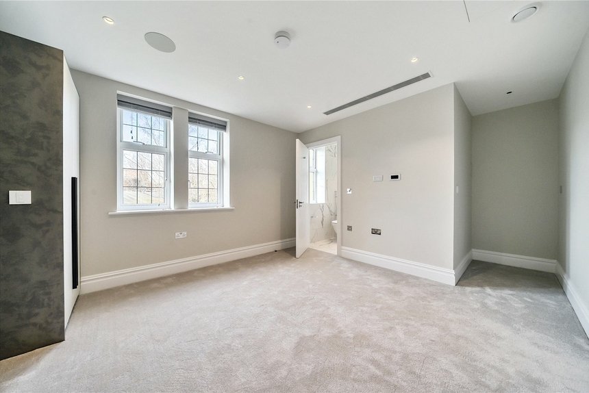 for sale 8, birchwood house london 42579 - Gibbs Gillespie