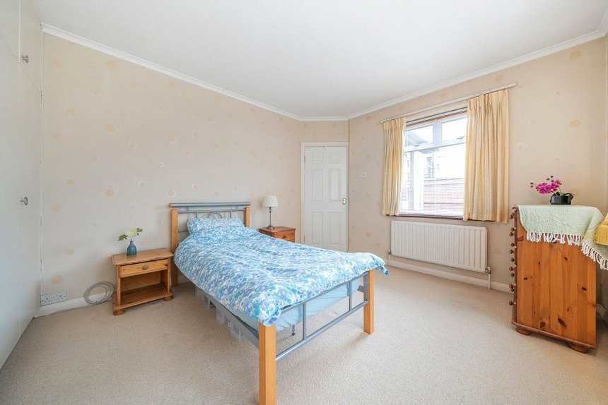 for sale acacia avenue london 42660 - Gibbs Gillespie