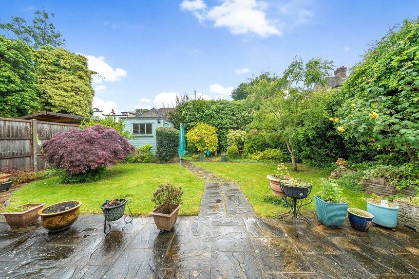 for sale acacia avenue london 42660 - Gibbs Gillespie