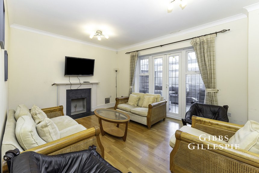 to let fauna close london 42842 - Gibbs Gillespie