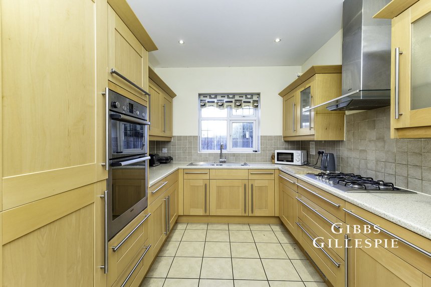 to let fauna close london 42842 - Gibbs Gillespie