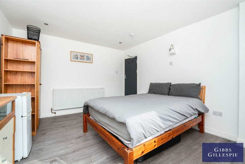 let leaver gardens london 43107 - Gibbs Gillespie