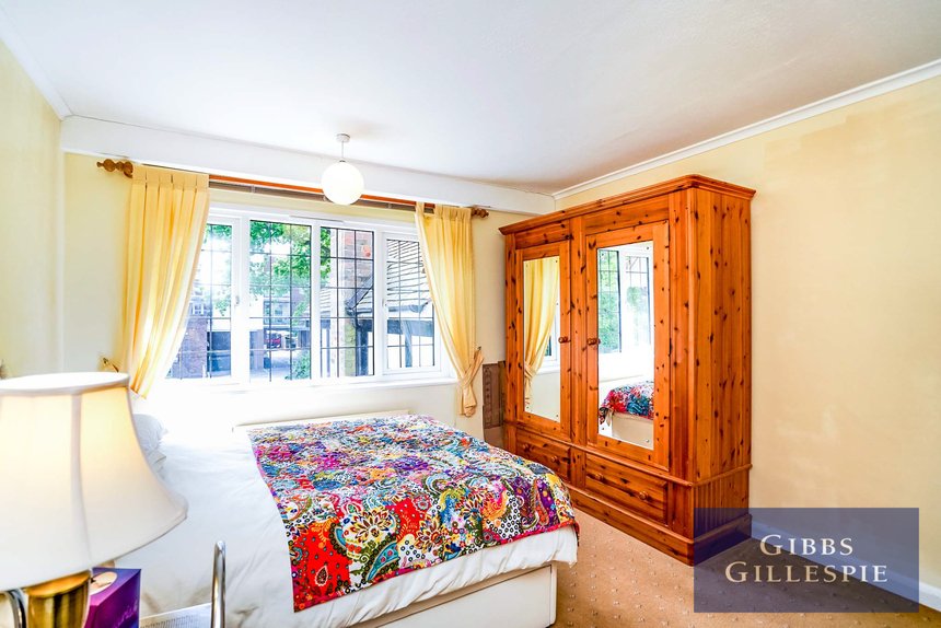 let wayside court london 43162 - Gibbs Gillespie