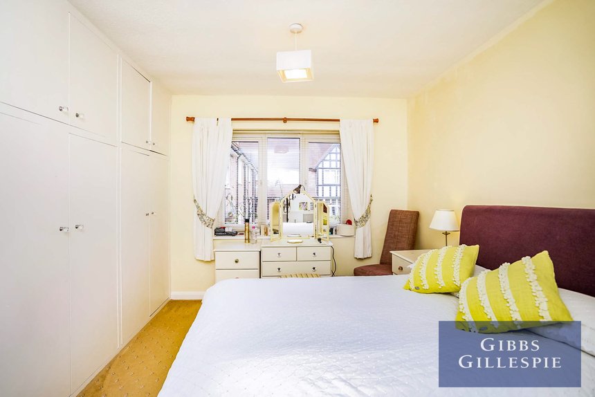 let wayside court london 43162 - Gibbs Gillespie