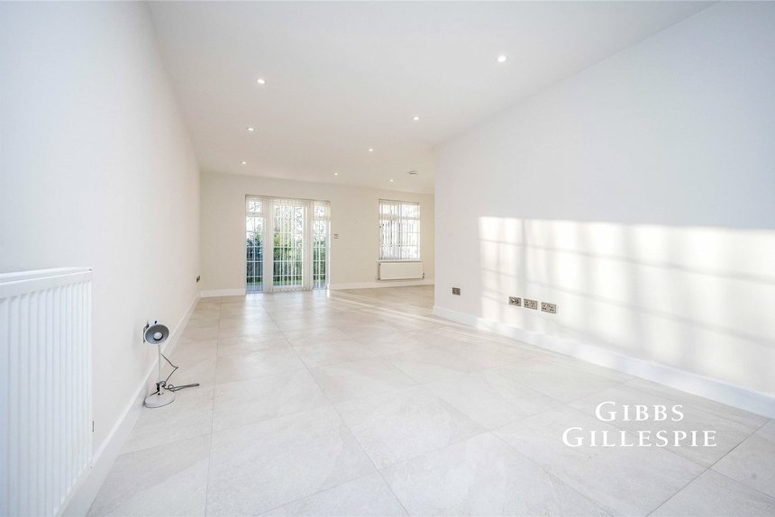 let daymer gardens london 43220 - Gibbs Gillespie