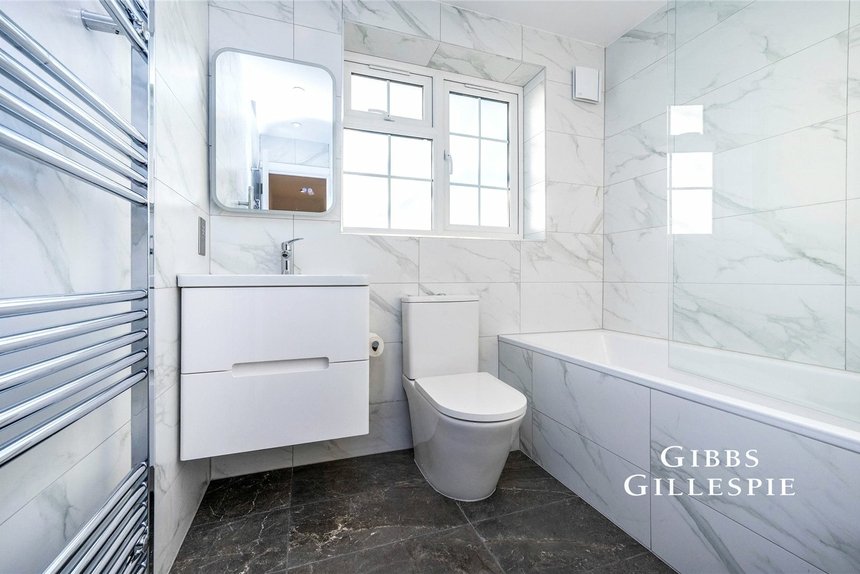 let daymer gardens london 43220 - Gibbs Gillespie