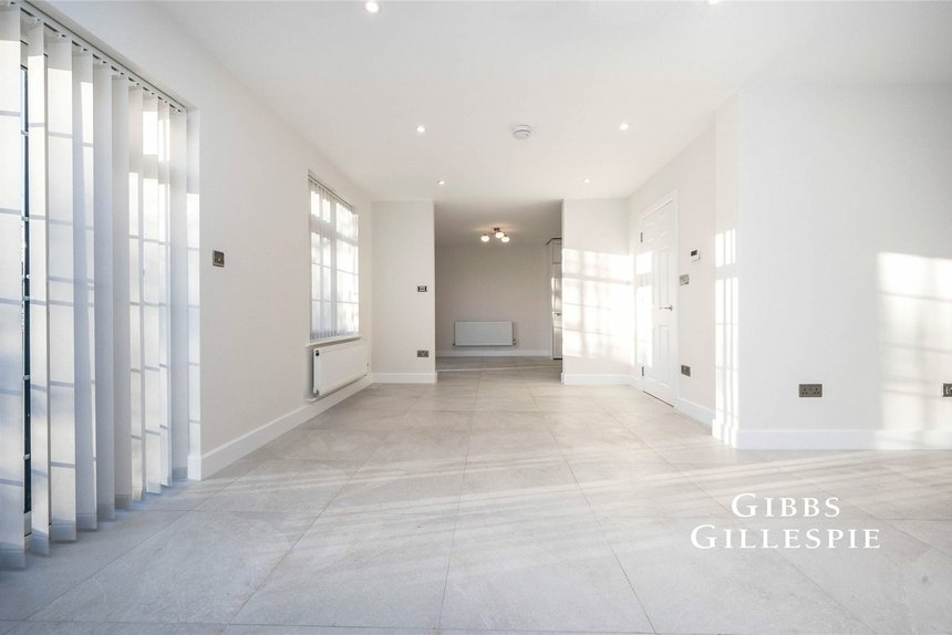 let daymer gardens london 43220 - Gibbs Gillespie