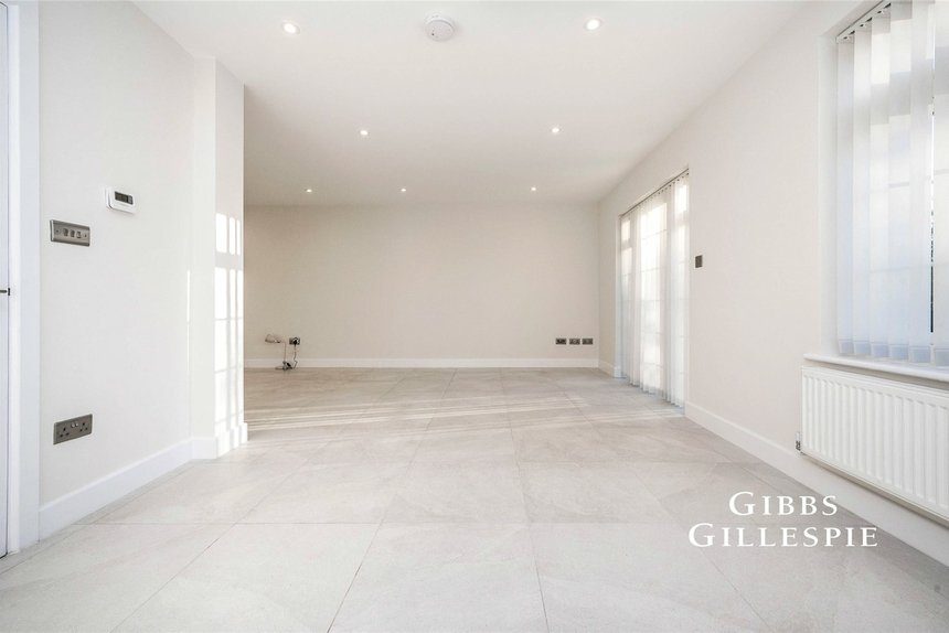 let daymer gardens london 43220 - Gibbs Gillespie