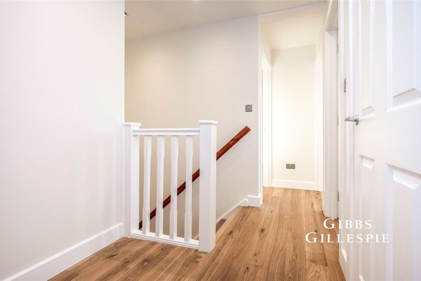 let daymer gardens london 43220 - Gibbs Gillespie