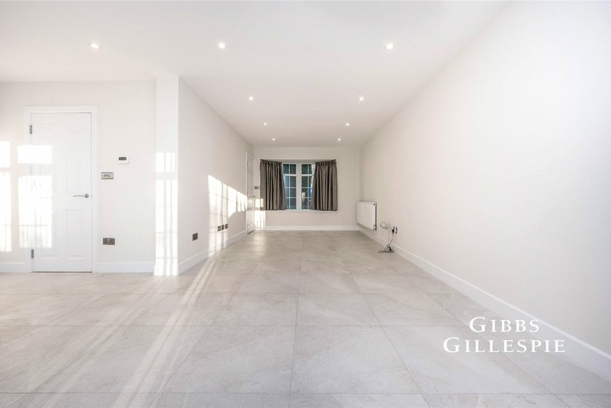 let daymer gardens london 43220 - Gibbs Gillespie