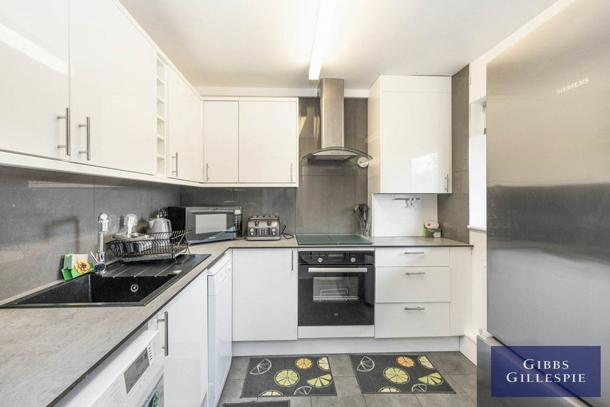 let churchill court london 43472 - Gibbs Gillespie