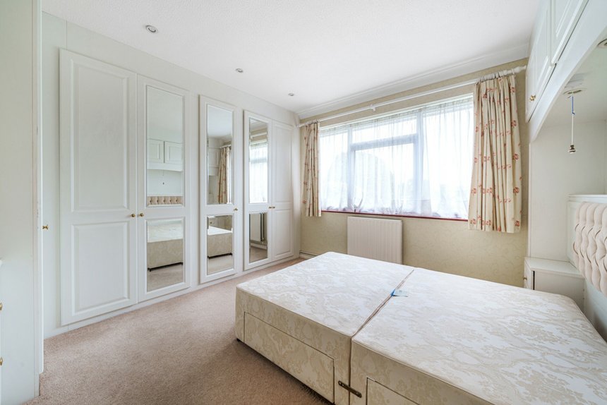 for sale wheatley way london 43567 - Gibbs Gillespie