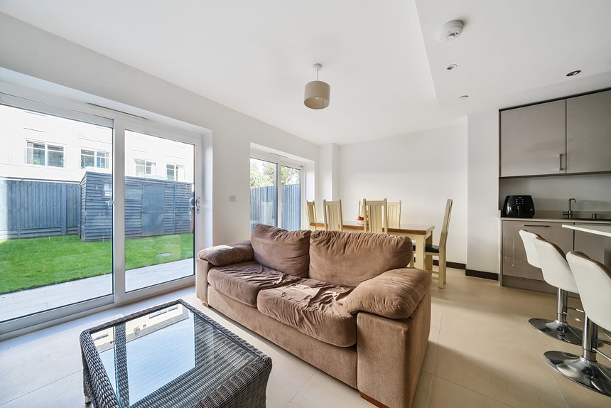 let agreed 19 london 43744 - Gibbs Gillespie