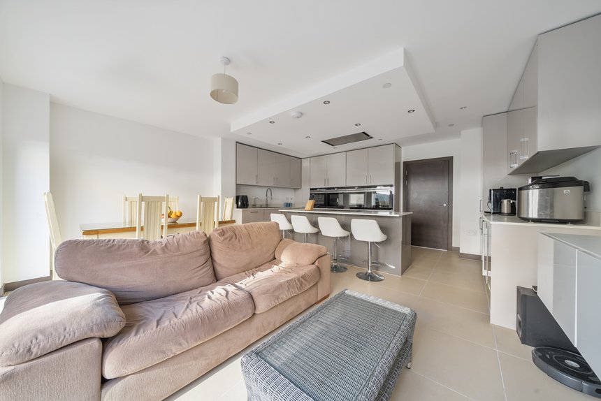 let agreed 19 london 43744 - Gibbs Gillespie