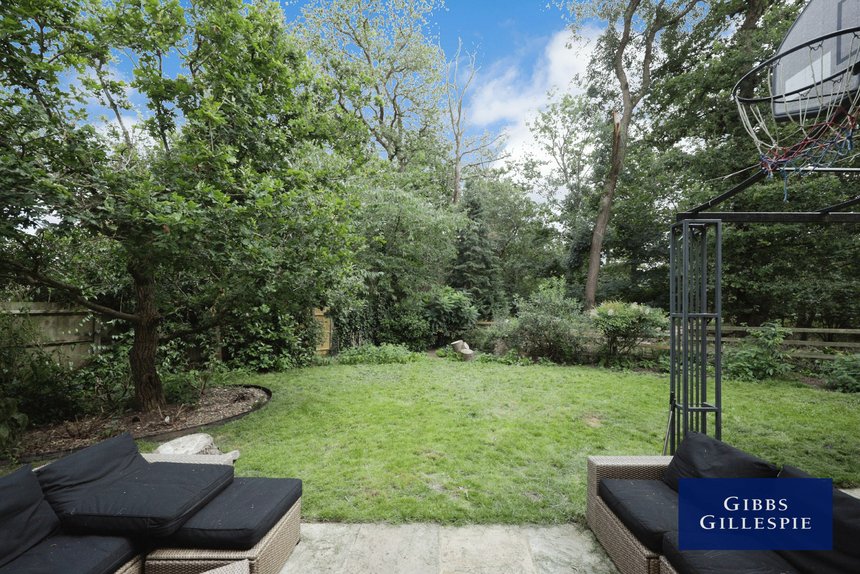 available 4 london 43747 - Gibbs Gillespie