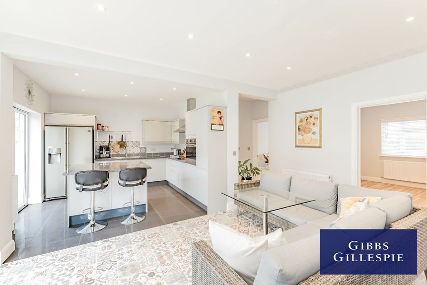 to let marsh lane london 43783 - Gibbs Gillespie