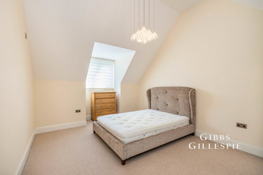 to let valency drive london 43870 - Gibbs Gillespie