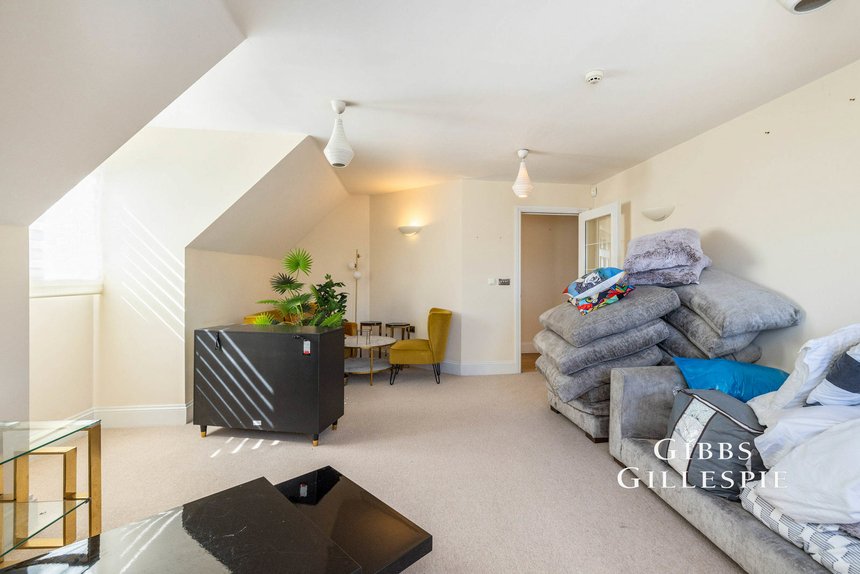 to let valency drive london 43870 - Gibbs Gillespie