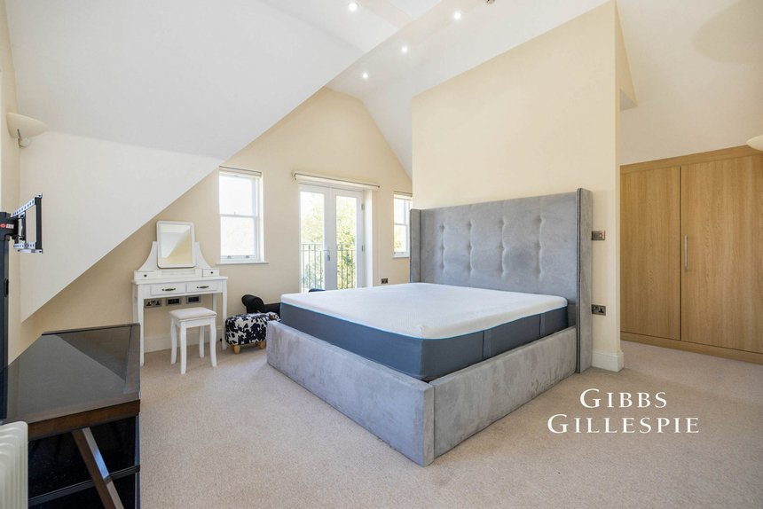 to let valency drive london 43870 - Gibbs Gillespie