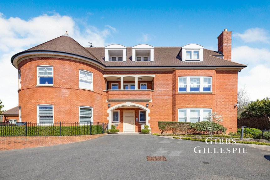 to let valency drive london 43870 - Gibbs Gillespie