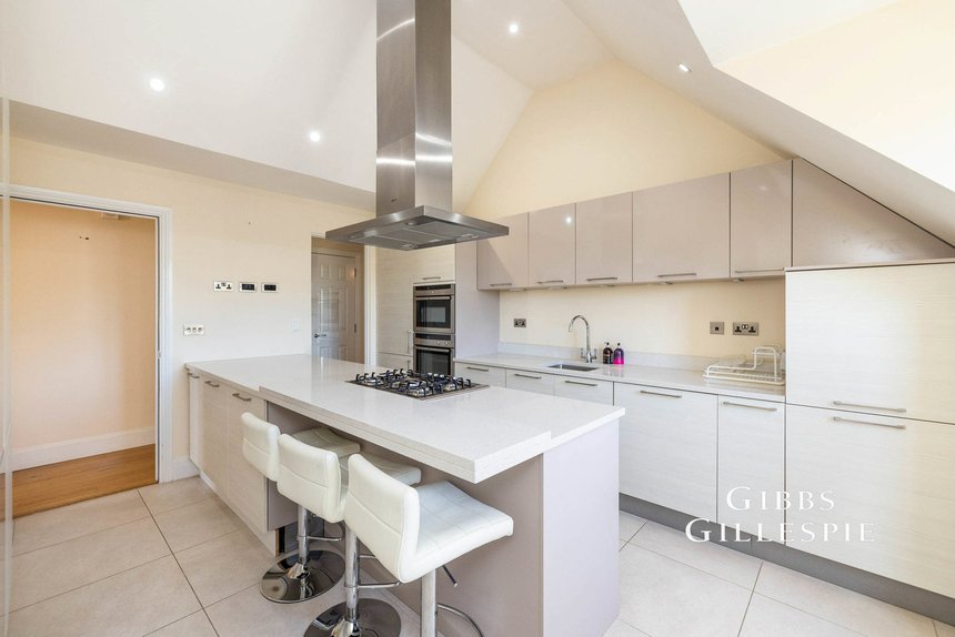 to let valency drive london 43870 - Gibbs Gillespie
