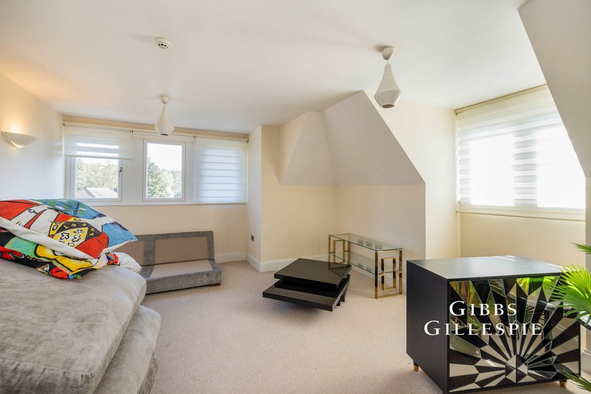 to let valency drive london 43870 - Gibbs Gillespie