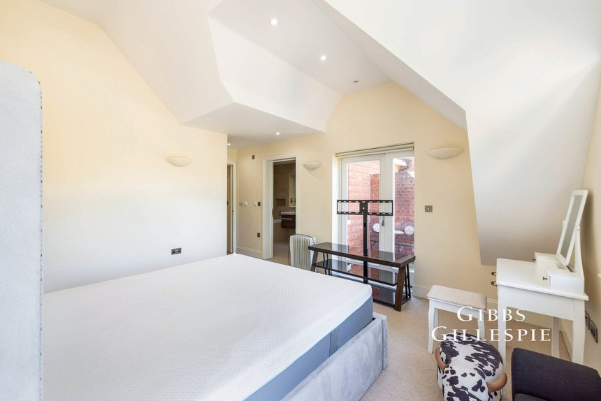 to let valency drive london 43870 - Gibbs Gillespie