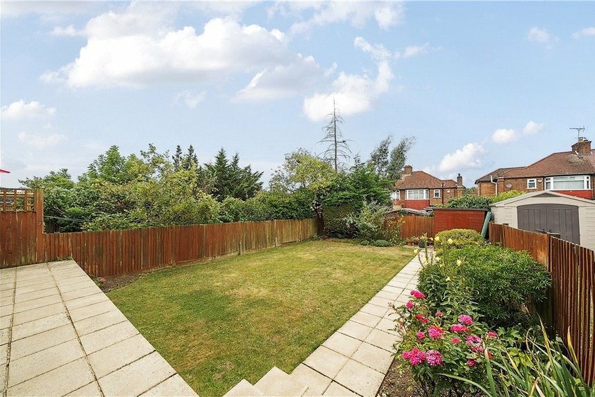 under offer lyon meade london 43887 - Gibbs Gillespie