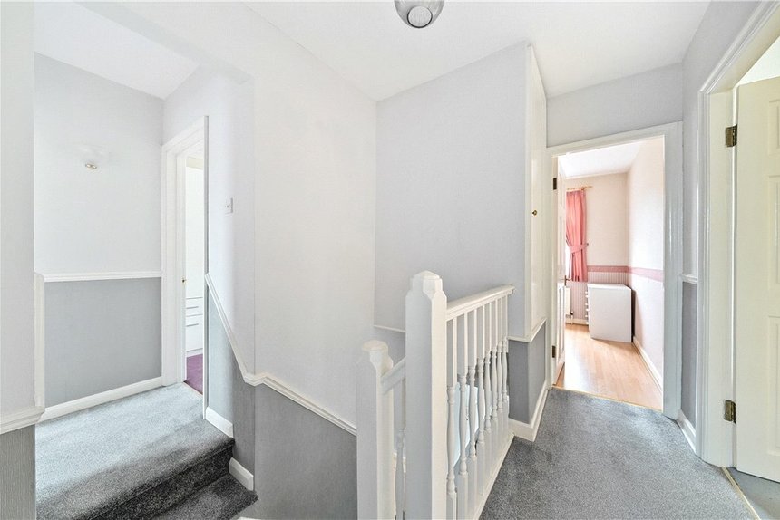 under offer lyon meade london 43887 - Gibbs Gillespie