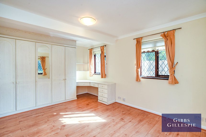 let the drive london 43999 - Gibbs Gillespie